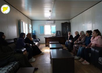 وفد من مسد والأحزاب السياسية بالرقة يطلع على أوضاع العائدين من لبنان في مخيم المحمودلي