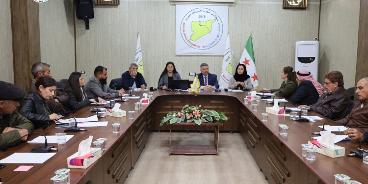 مسد ومنسقية القوى السياسية والمجتمعية بالحسكة يناقشان مستقبل سوريا