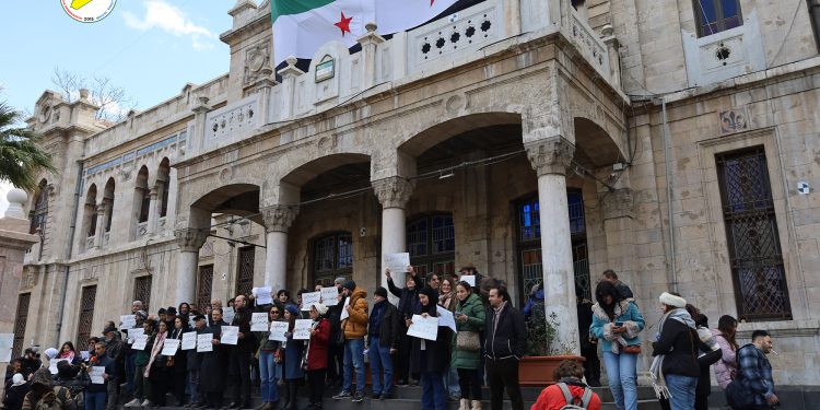 وقفة احتجاجية في دمشق تطالب بمؤتمر وطني شامل