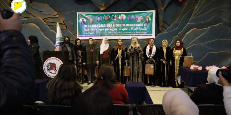 مسد يشارك في مهرجان خطابي بمناسبة يوم المرأة العالمي في الرقة