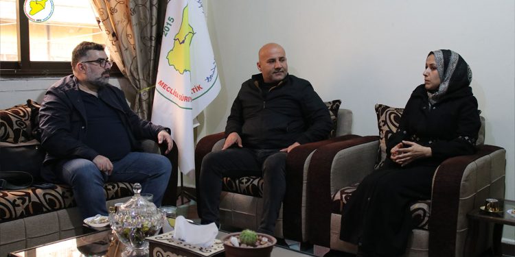 مكتب العلاقات في مجلس سوريا الديمقراطية يستقبل المدير التنفيذي لمنظمة "بسمة وزيتونة"