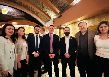 وزير الصحة البريطاني يبحث التحديات الصحية مع أطباء من شمال وشرق سوريا