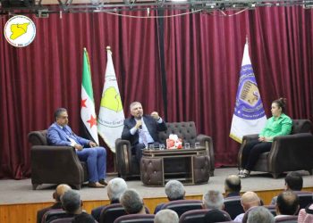 الدكتور محمود المسلط خلال ندوة: السلم الأهلي حجر الأساس لبناء مستقبل سوريا الجديدة