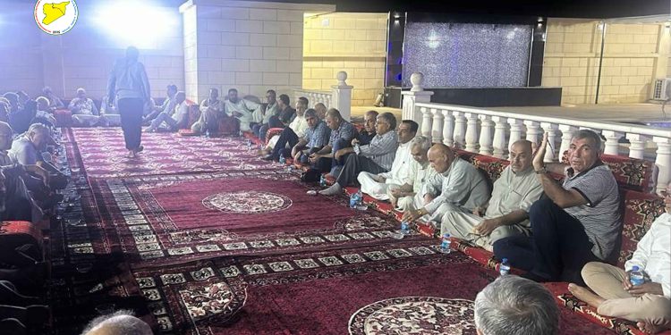 مكتب العلاقات يبحث مع وجهاء الكرد في الرقة سبل تعزيز التكاتف الوطني في ظل التحولات السياسية