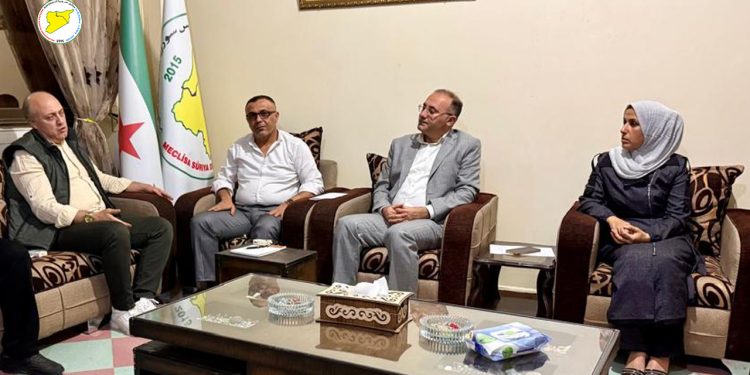 مكتب العلاقات يبحث مع شخصيات سياسية مدنية تعزيز العمل المشترك في حلب