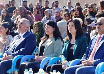 الرئاسة المشتركة تشارك في احتفالية جماهيرية بمناسبة اليوم العالمي للتضامن مع مقاومة كوباني