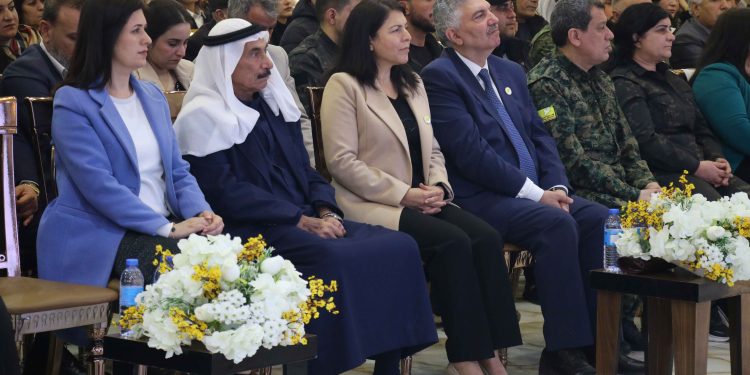 قوى سياسية ونسوية ومجتمعية تشارك في أحياء الذكرى العاشرة لتأسيس مجلس سوريا الديمقراطية في الحسكة